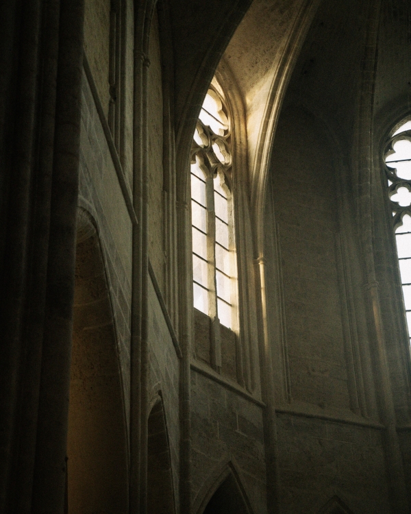 Influencer Xiayan Guo's Cinematic Abbey Wedding in Southern France