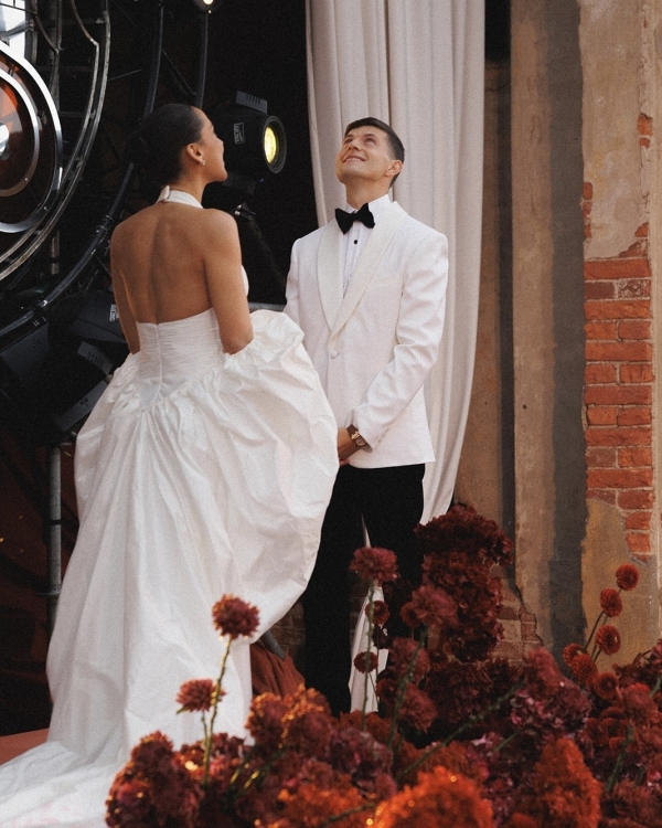 A Dreamlike Wedding with Enchanting Ballerinas & Art in a Historic Palace