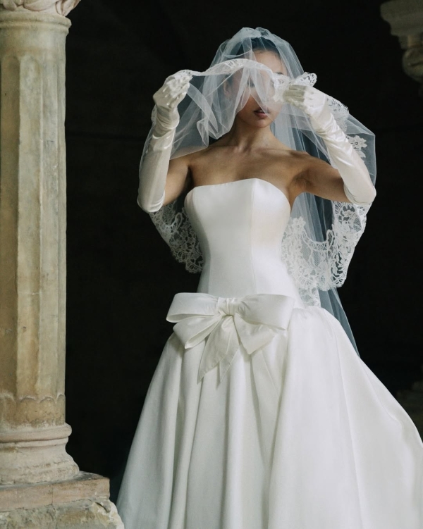 Influencer Xiayan Guo's Cinematic Abbey Wedding in Southern France