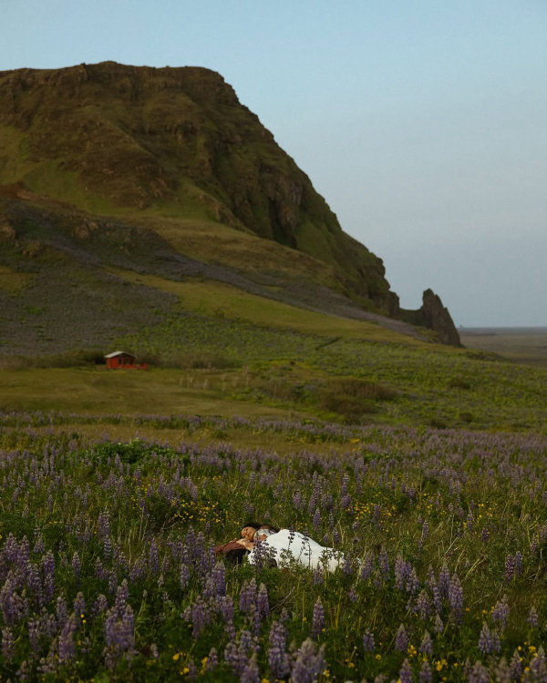 Why Nature Is the Best Backdrop for Your Wedding Photos