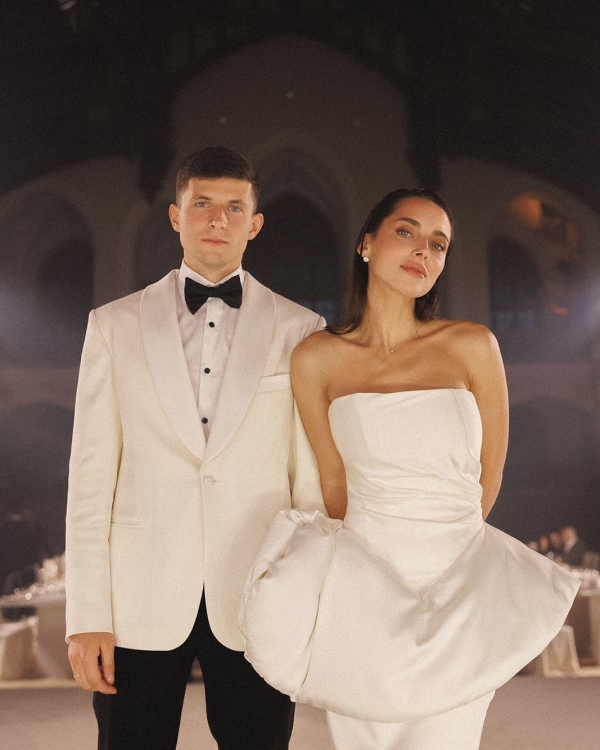 A Dreamlike Wedding with Enchanting Ballerinas & Art in a Historic Palace