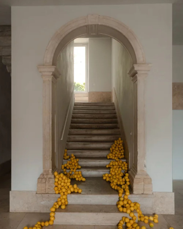 7 Creative Floral Installation & Arrangement Ideas for Modern Couples