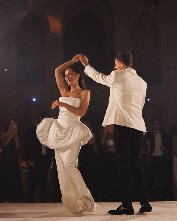 A Dreamlike Wedding with Enchanting Ballerinas & Art in a Historic Palace