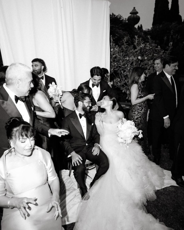 How to Achieve Stunning Wedding Group Photos Without Wasting Cocktail Hour