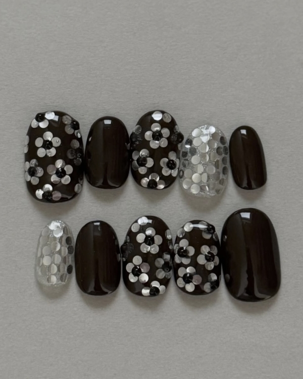 40 Trendy It-Girl Nail Designs to Inspire Your Next Appointment