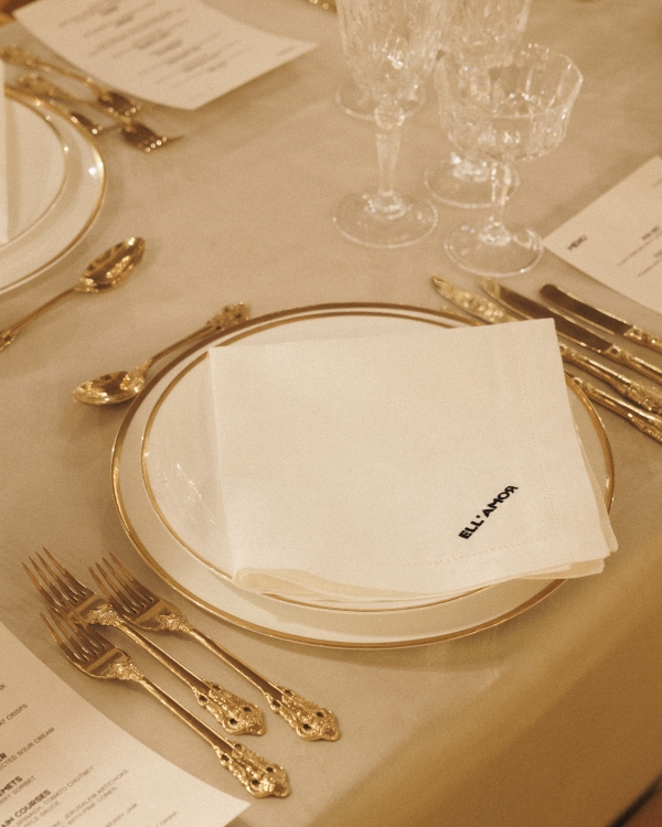 A Dreamlike Wedding with Enchanting Ballerinas & Art in a Historic Palace