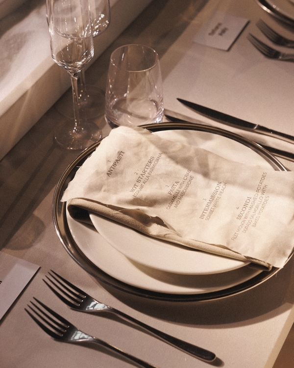 A Dreamlike Wedding with Enchanting Ballerinas & Art in a Historic Palace