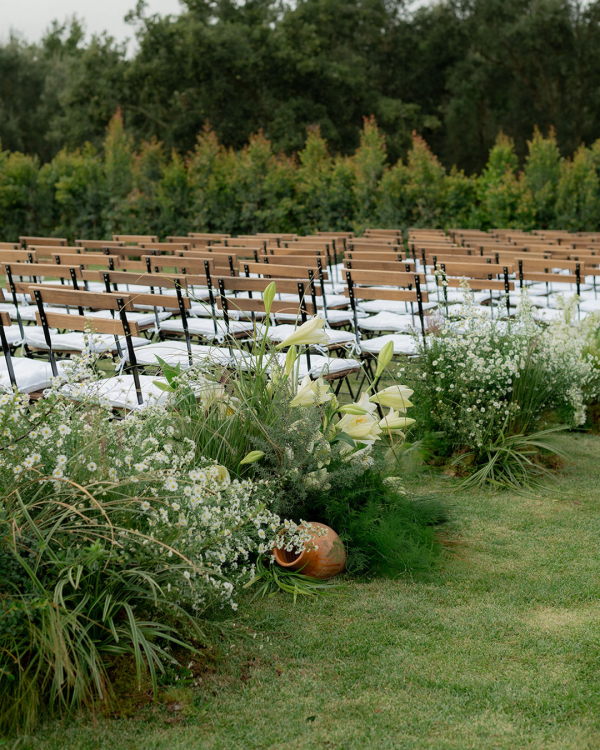 7 Creative Floral Installation & Arrangement Ideas for Modern Couples