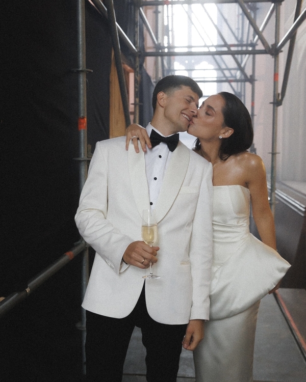 A Dreamlike Wedding with Enchanting Ballerinas & Art in a Historic Palace