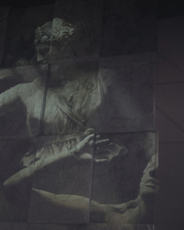 A Dreamlike Wedding with Enchanting Ballerinas & Art in a Historic Palace