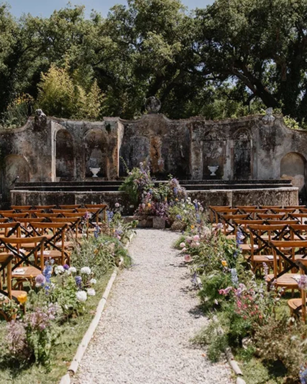 7 Creative Floral Installation & Arrangement Ideas for Modern Couples