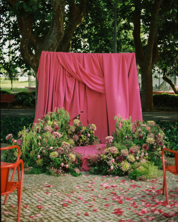 7 Creative Floral Installation & Arrangement Ideas for Modern Couples