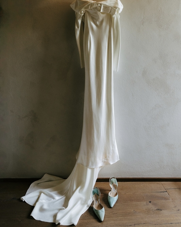 A Bold Destination Wedding in Umbria with Chartreuse Drapery & a Surprise Movie Moment