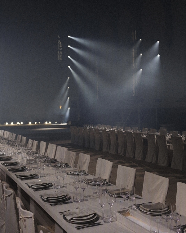 A Dreamlike Wedding with Enchanting Ballerinas & Art in a Historic Palace