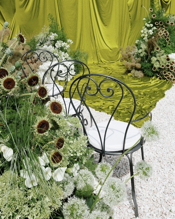 A Bold Destination Wedding in Umbria with Chartreuse Drapery & a Surprise Movie Moment