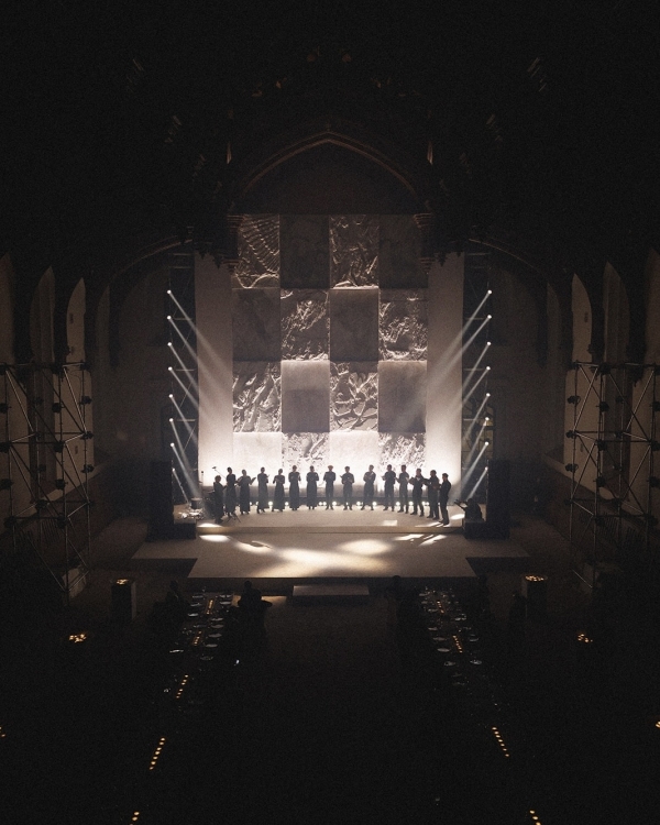 A Dreamlike Wedding with Enchanting Ballerinas & Art in a Historic Palace