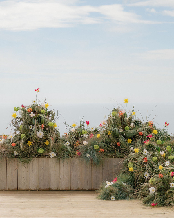 7 Creative Floral Installation & Arrangement Ideas for Modern Couples