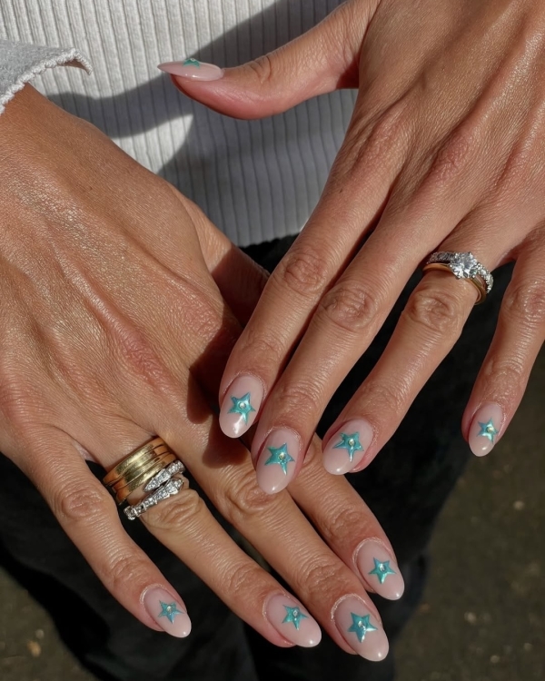 40 Trendy It-Girl Nail Designs to Inspire Your Next Appointment