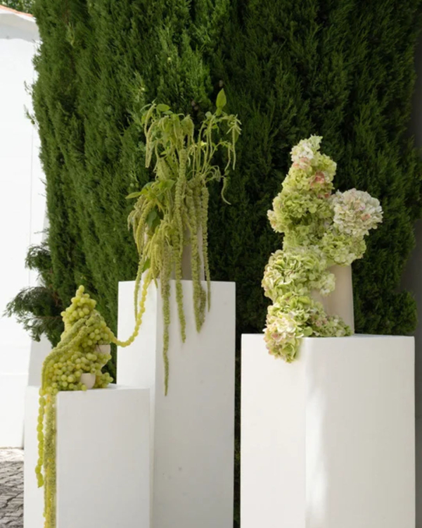 7 Creative Floral Installation & Arrangement Ideas for Modern Couples