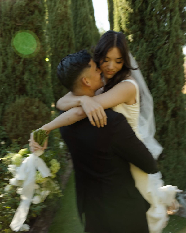 Why Nature Is the Best Backdrop for Your Wedding Photos