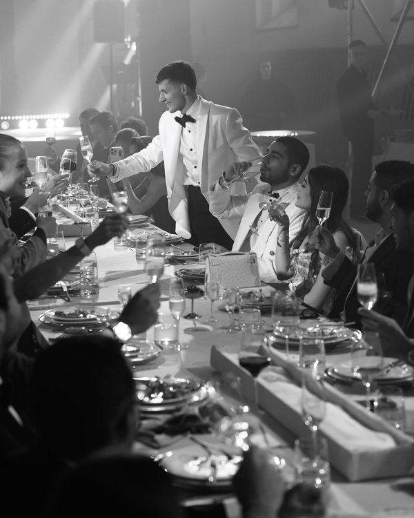 A Dreamlike Wedding with Enchanting Ballerinas & Art in a Historic Palace