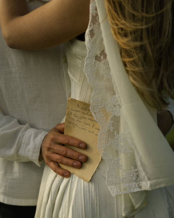 Why Nature Is the Best Backdrop for Your Wedding Photos