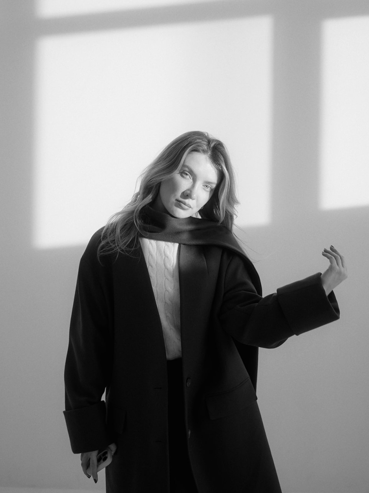 Photographers Beige and Wine 