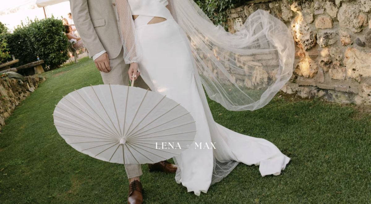 Photographers Beige and Wine